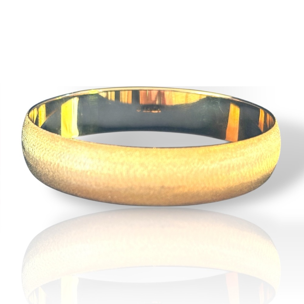 Vintage Monet Bangle Bracelet Gold Tone Filigree‎ Signed Round Stackable Texture